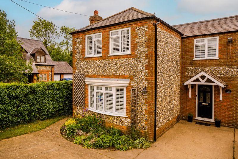 Main Road, Naphill HP14 3 bed semidetached house for sale £625,000