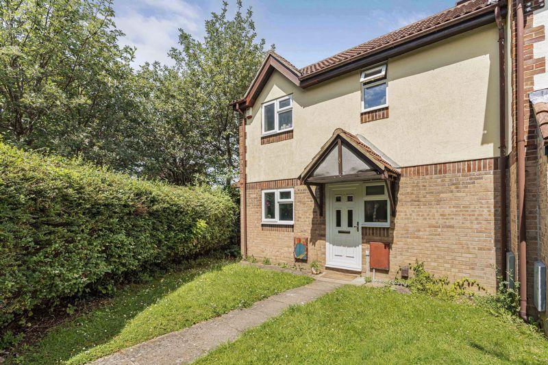 Duxford Close, Bicester 2 bed semidetached house £305,000