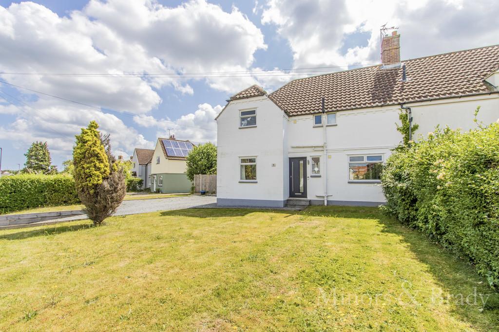 Skeyton Road, North Walsham 3 bed semidetached house £285,000