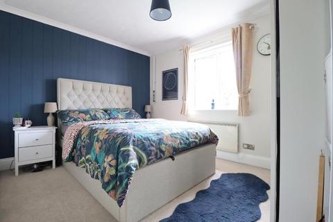 38 Elveden Close, Luton, LU2 7FF