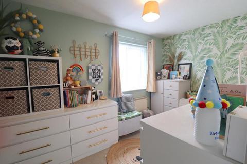 38 Elveden Close, Luton, LU2 7FF