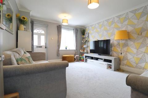 38 Elveden Close, Luton, LU2 7FF