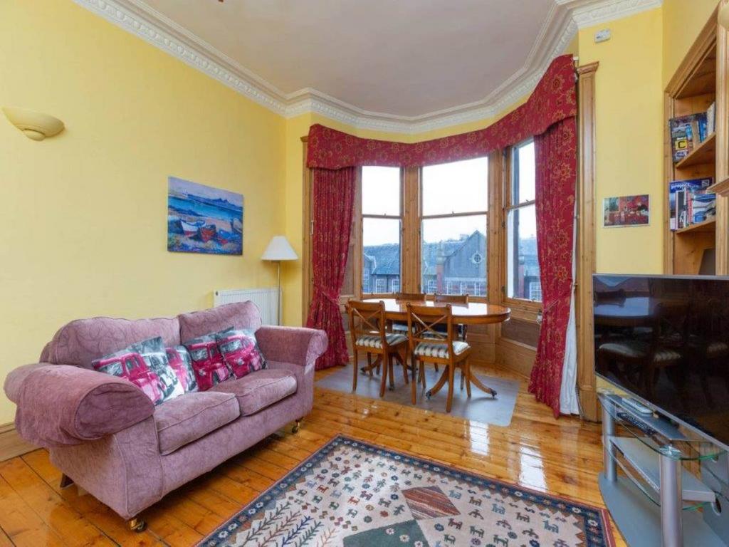 Bellevue Road, Bellevue, Edinburgh 2 bed flat £1,345 pcm (£310 pw)