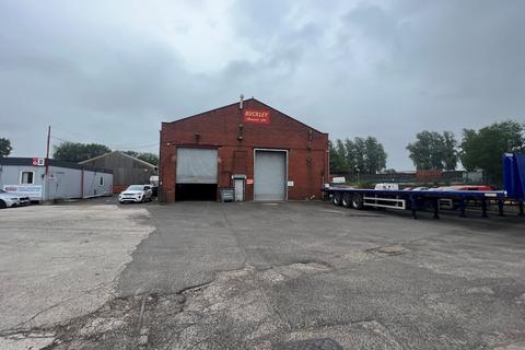 Industrial unit to rent, Higginshaw Lane, Oldham OL2