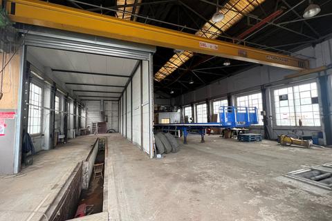 Industrial unit to rent, Higginshaw Lane, Oldham OL2