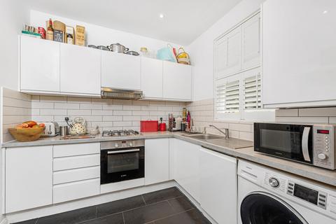 Flat A, 22 Rodway Road, Bromley, BR1 3JL