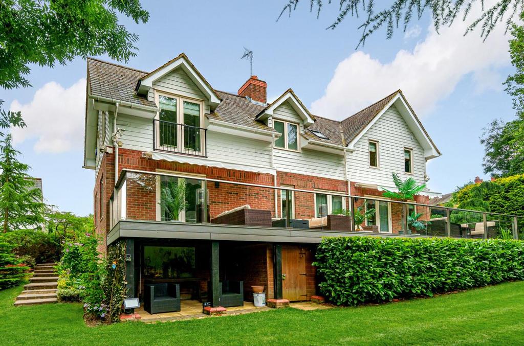 St. Anthonys Walk, Desborough, Northamptonshire 5 bed detached house