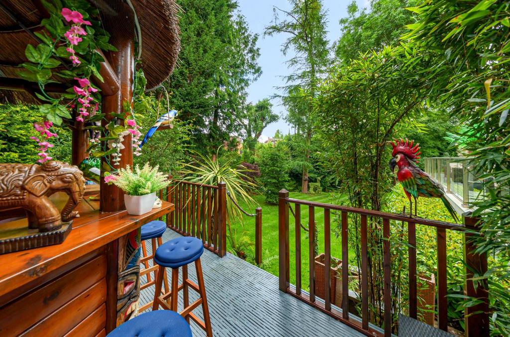 Decked entertaining area