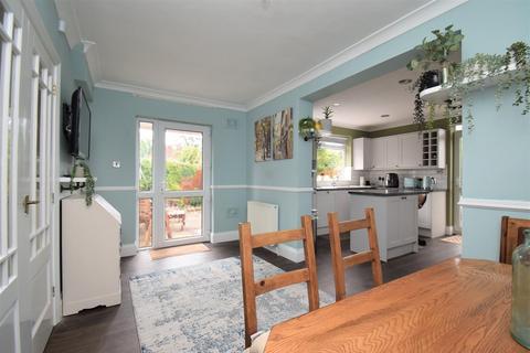 11 Acadia Grove, Hessle, HU13 0AL