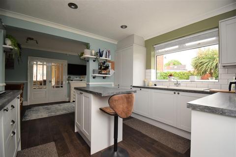 11 Acadia Grove, Hessle, HU13 0AL