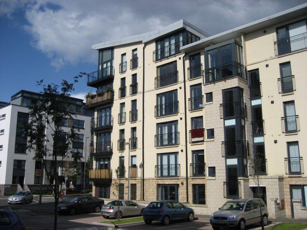 Colonsay Close 2 bed flat £1,100 pcm (£254 pw)