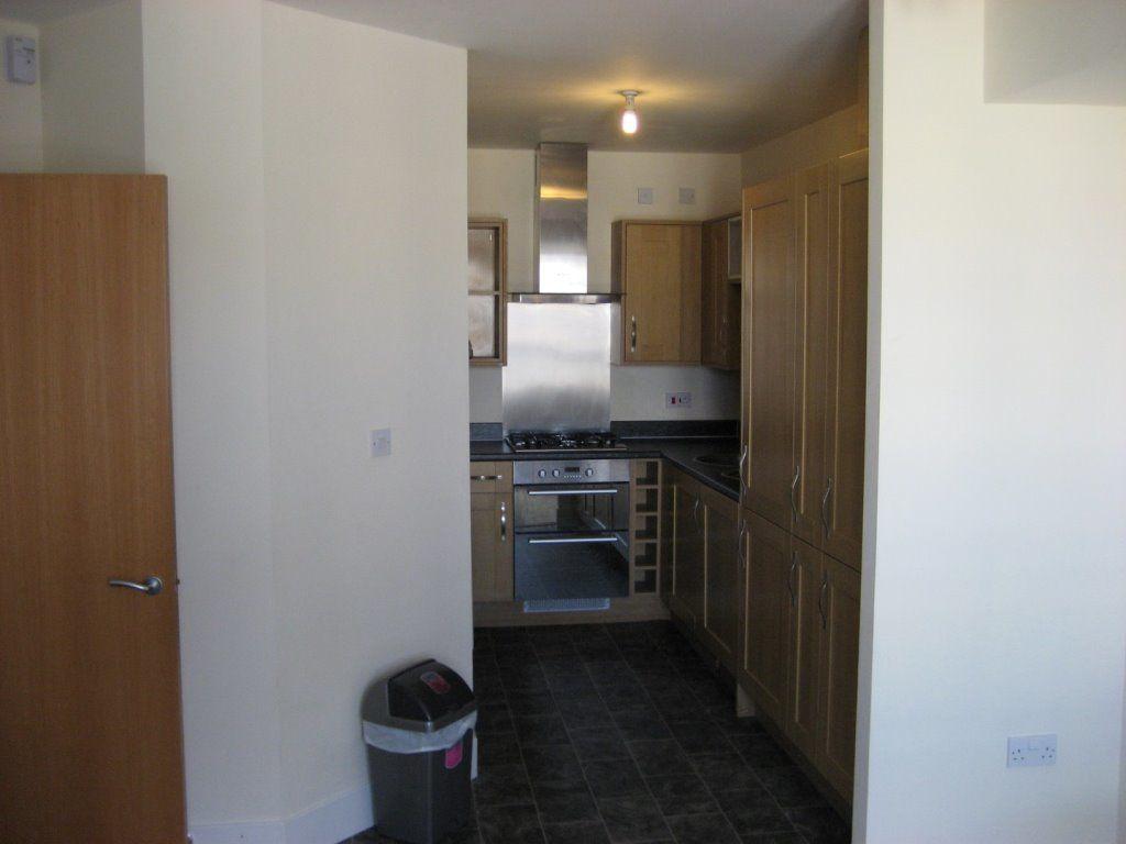 Colonsay Close 2 bed flat £1,100 pcm (£254 pw)