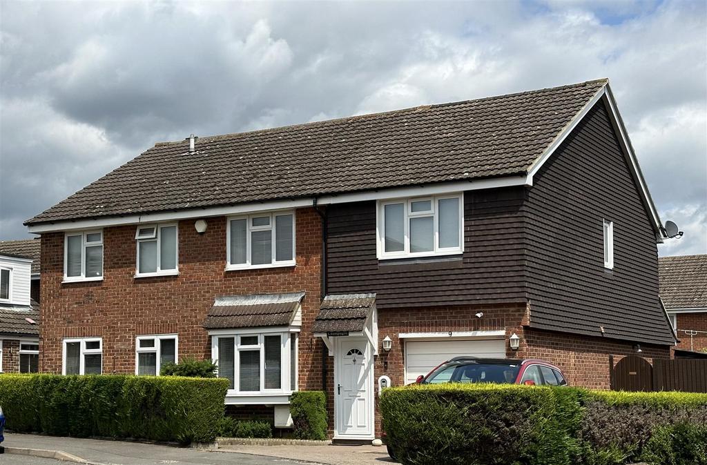 Juniper Close, Ashford 6 bed detached house for sale £549,995