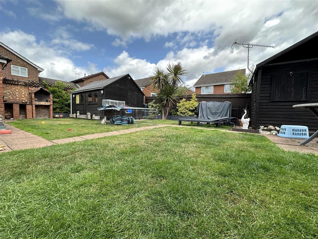 Juniper Close, Ashford 6 bed detached house for sale £549,995