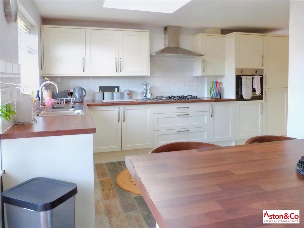 Broome Avenue, East Goscote 3 bed semidetached house £325,000