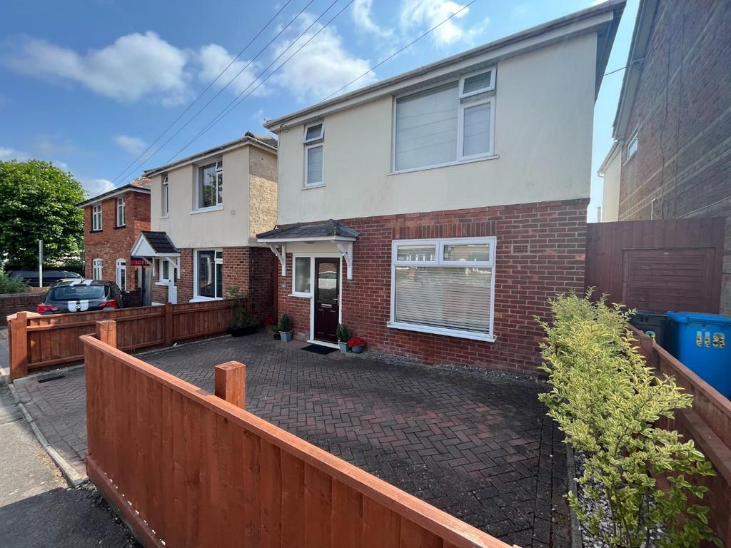 Uppleby Road, Poole 3 bed detached house £1,550 pcm (£358 pw)