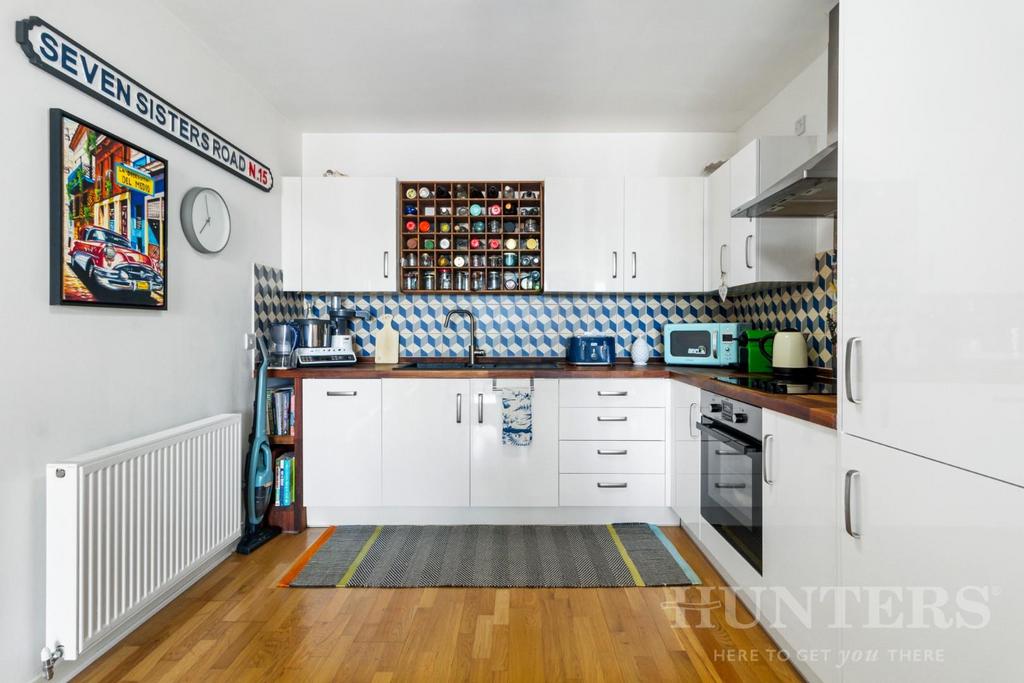 Flat 19, Birdsmouth Court N15 4 FW-5.jpg