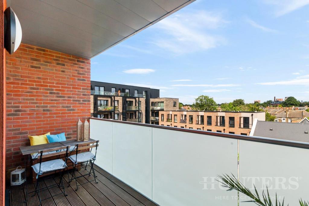 Flat 19, Birdsmouth Court N15 4 FW-9.jpg