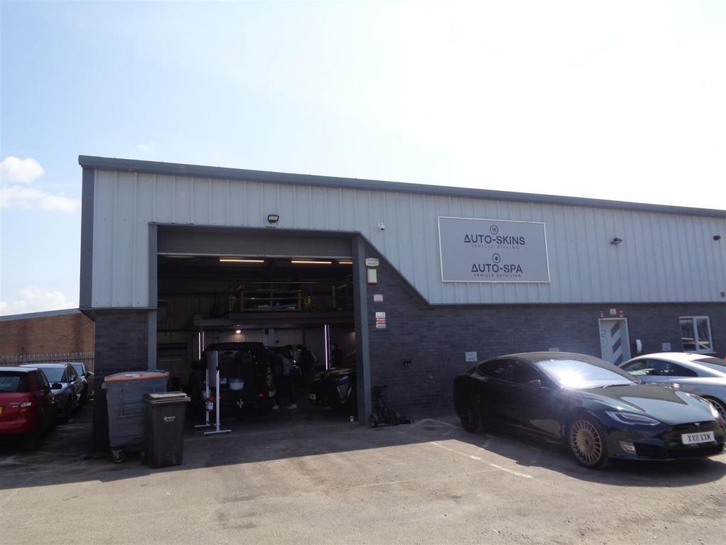 Henson Road, Darlington Industrial unit £1,500 pcm (£346 pw)