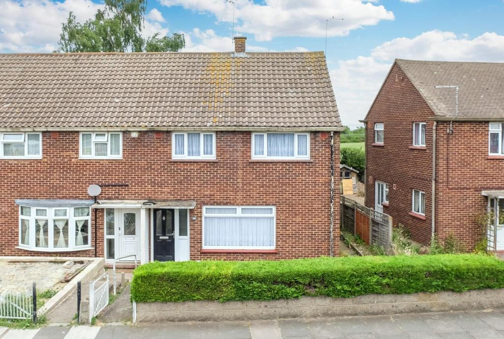 St. Gregorys Crescent, Gravesend 3 bed end of terrace house for sale