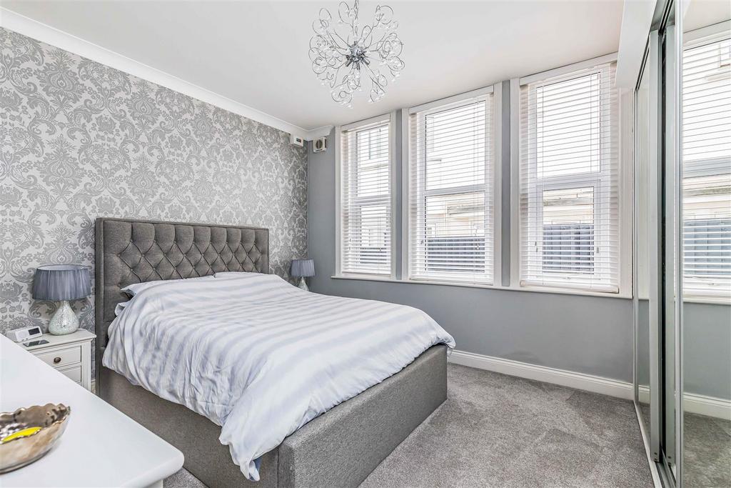 Flat 1, 25 Studland Road , Alum Chine-Small-Portic