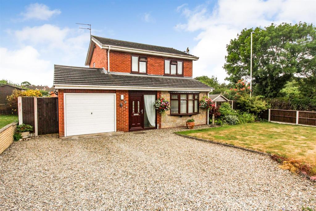 Perry Road, Gobowen, Oswestry 3 bed detached house for sale £299,000