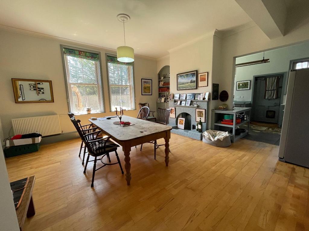 Breakfast/family room