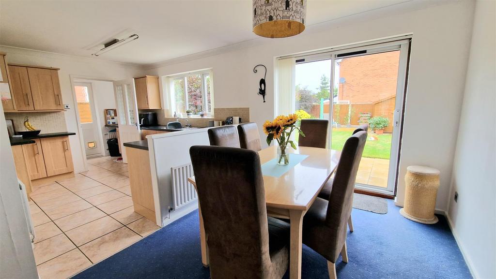 Avon Way, Hilton, Derby 4 bed detached house £350,000