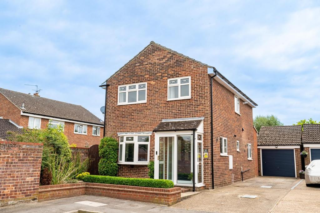 Rayfield Close, Barnston, Dunmow, Essex 3 bed detached house for sale £425,000