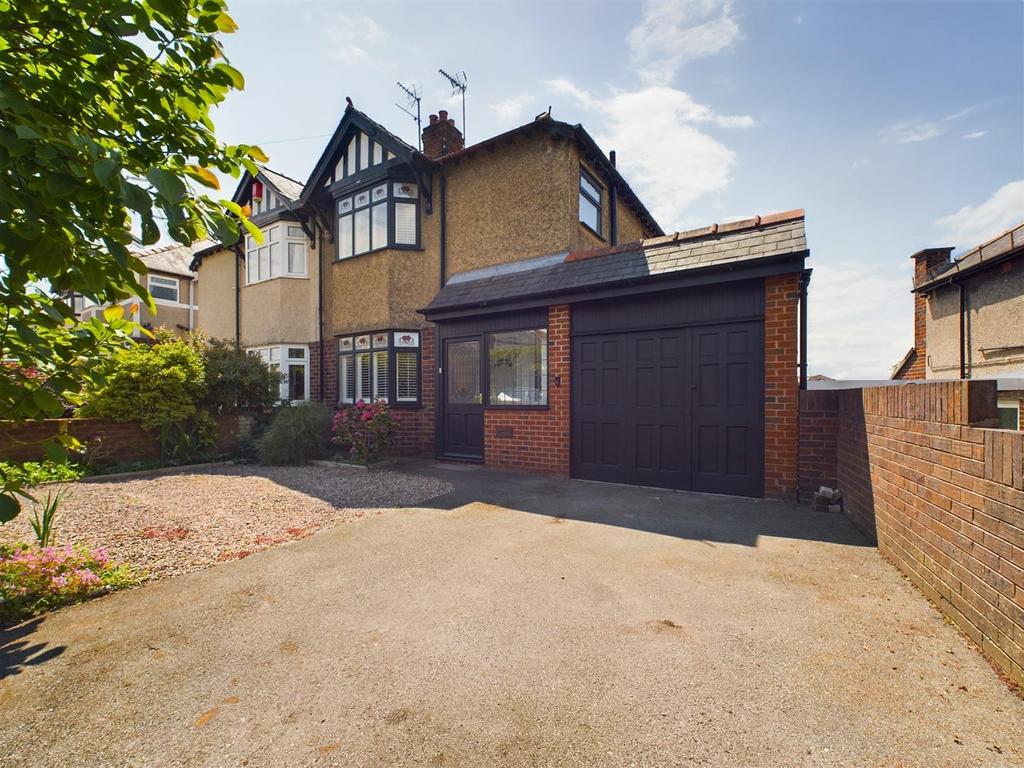 Sandway Road, Wrexham 3 bed semidetached house £285,000