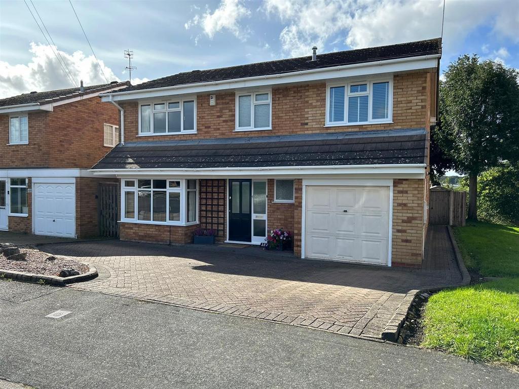 Hamilton Avenue, Halesowen, West Midlands 4 bed detached house for sale £500,000