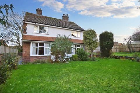 4 bedroom detached house for sale, Fearns Close, Cromer