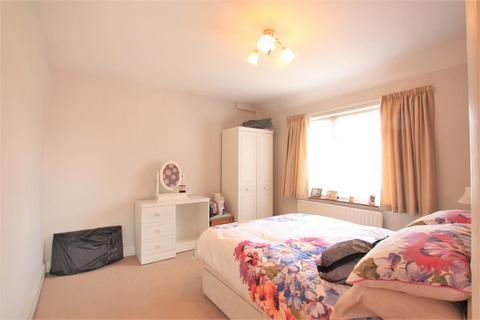 25 Eton Avenue, Hounslow, TW5 0HB