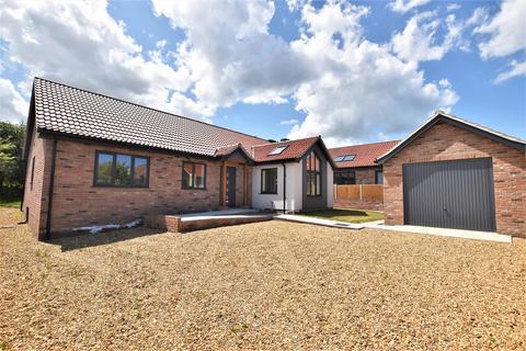 3 bedroom detached bungalow for sale - Colne Place, Cromer