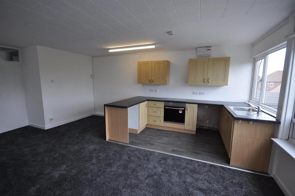 Church Balk, Edenthorpe, Doncaster 3 bed penthouse £575 pcm (£133 pw)