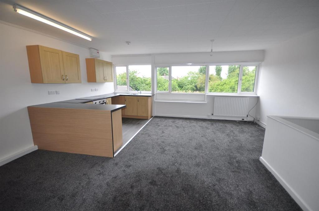 Church Balk, Edenthorpe, Doncaster 3 bed penthouse £575 pcm (£133 pw)