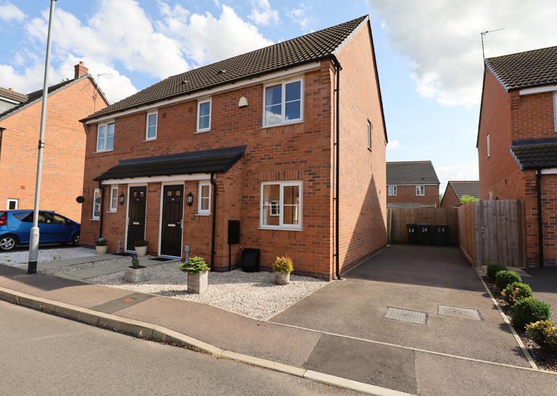 Navy Close, Burbage, Leicestershire... 3 bed semidetached house £260,000