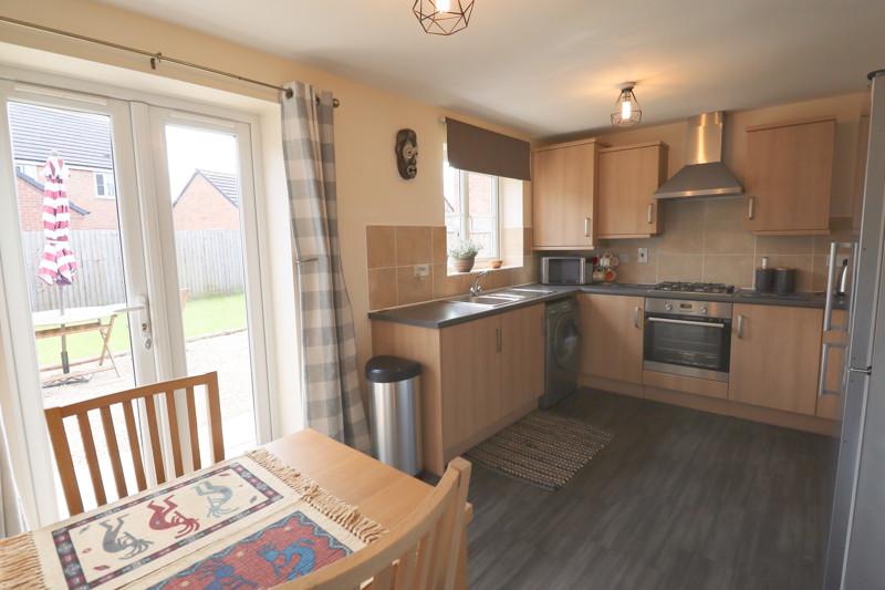 Navy Close, Burbage, Leicestershire... 3 bed semidetached house £260,000