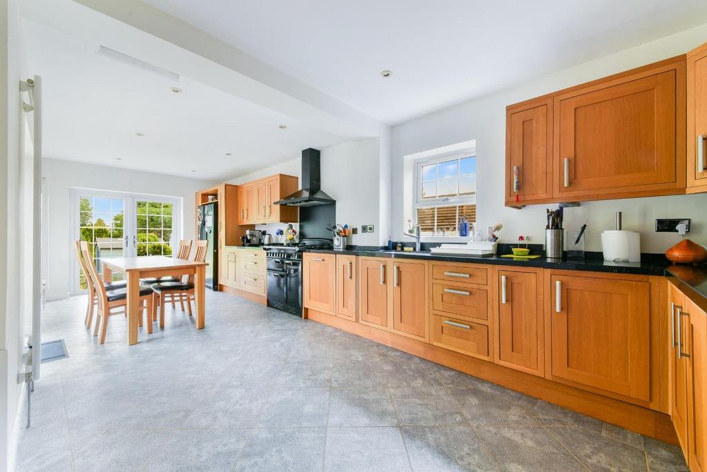 Burgh Wood, Banstead 3 bed detached house for sale £900,000