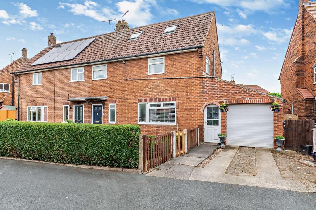 Pasture Crescent, Knaresborough, HG5 0PF 3 bed semidetached house for