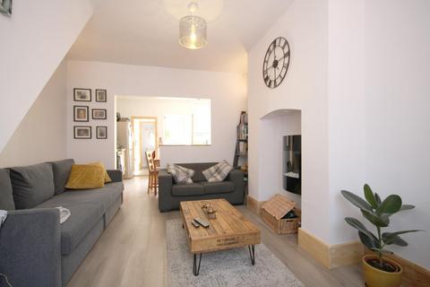 25 Avenue Grove, Harrogate, HG2 7PD