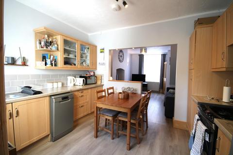 25 Avenue Grove, Harrogate, HG2 7PD