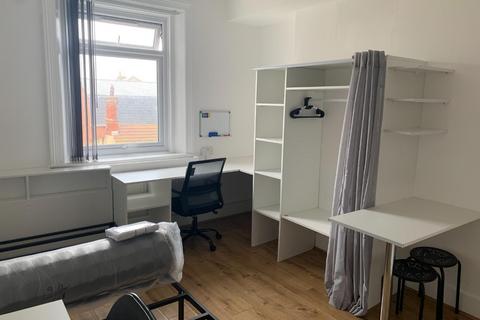 Studio to rent, 43a Kings Road, Brighton