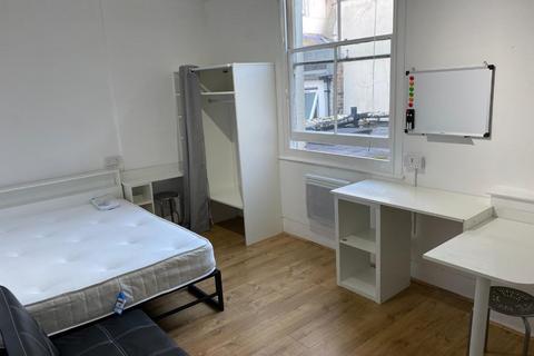 Studio to rent, 43a Kings Road, Brighton