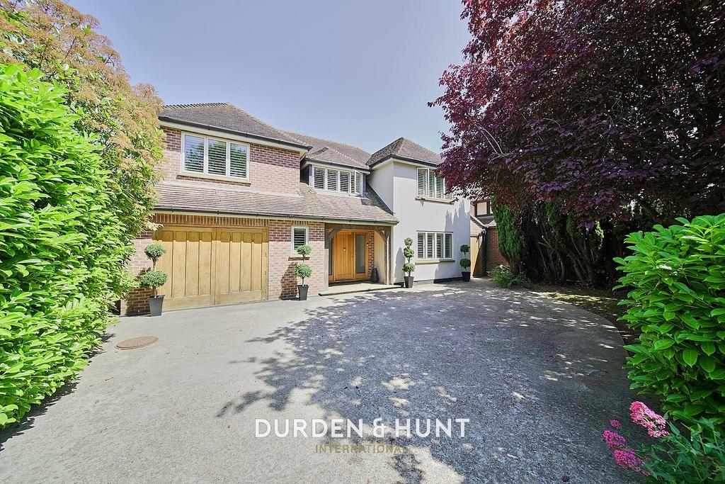 The Beacons, Loughton, IG10 4 bed detached house for sale £1,750,000