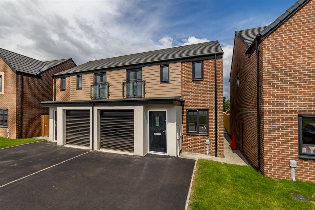 Camellia Avenue, The Maples, Great Park 3 bed semidetached house for