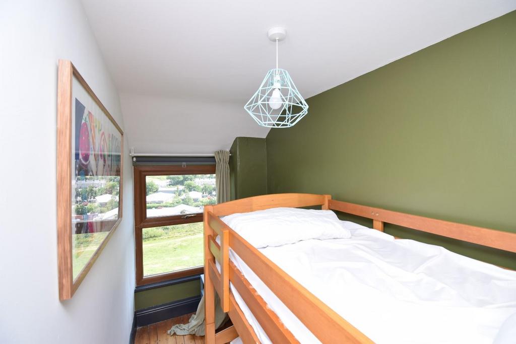 Bedroom 2.JPG