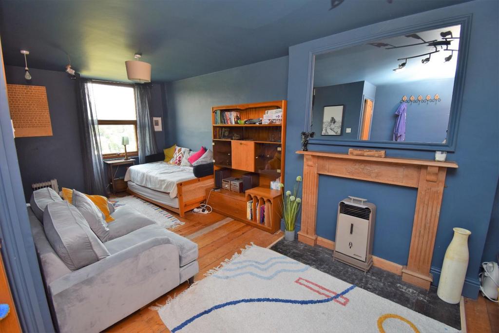 Living Room.jpg