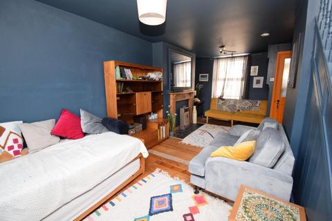 1 Fron Heulog, Penrhyndeudraeth, LL48 6DB