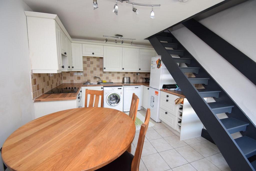 Kitchen (2).JPG